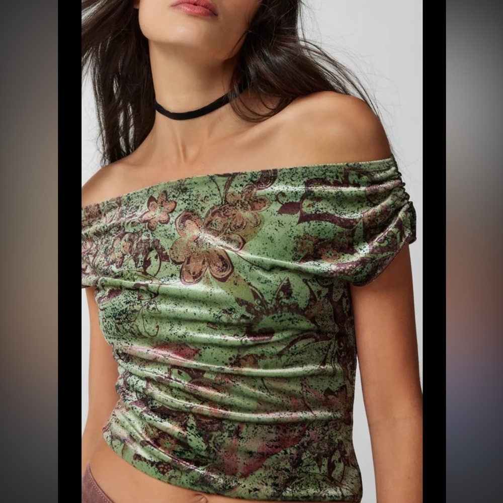 Urban Outfitters Velvet Floral Off-Shoulder Top - Picture 2 of 6
